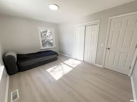 403 E Birch St, Carbondale, IL 62901 photo 10