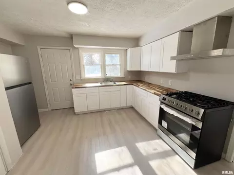 403 E Birch St, Carbondale, IL 62901 photo 2