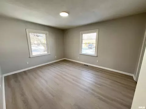 403 E Birch St, Carbondale, IL 62901 photo 6