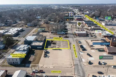 203 W Mcmackin St, Salem, IL 62881