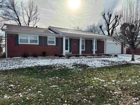 1803 W Warren St, Marion, IL 62959