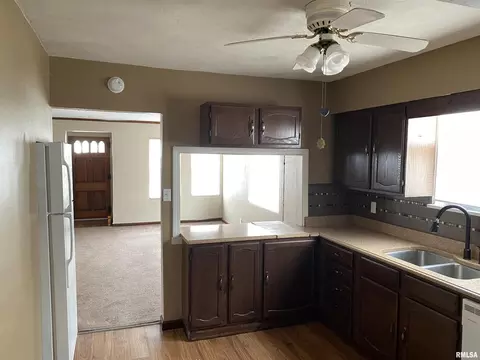1015 E 3rd St, Centralia, IL 62801 photo 3