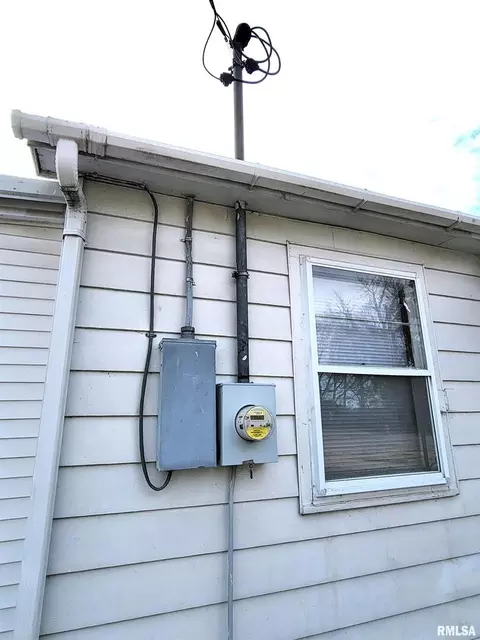 237 W Elm St, Noble, IL 62868 photo 32