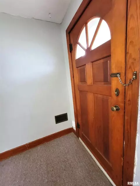 237 W Elm St, Noble, IL 62868 photo 5