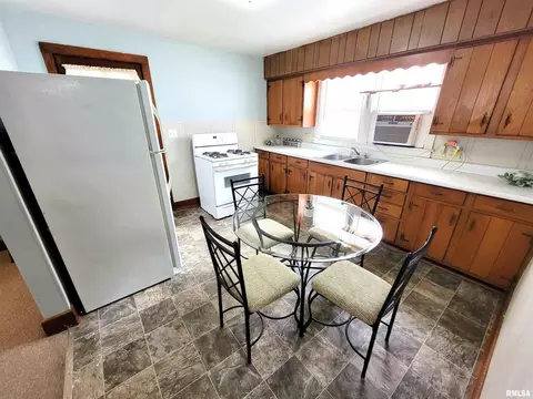 237 W Elm St, Noble, IL 62868 photo 8