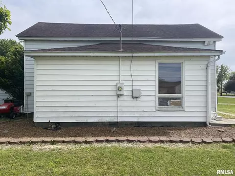 310 W Main St, Ewing, IL 62836 photo 9