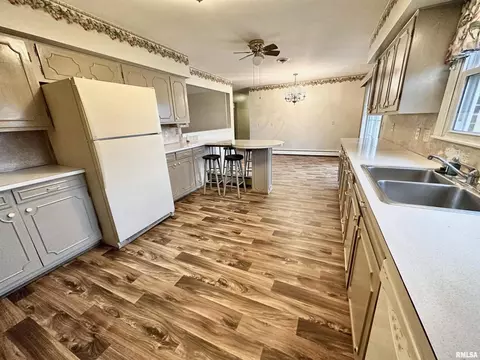 308 Montgomery Cirs, Carmi, IL 62821 photo 7