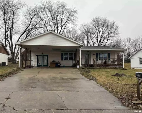 102 Cherokee Dr, Vienna, IL 62995