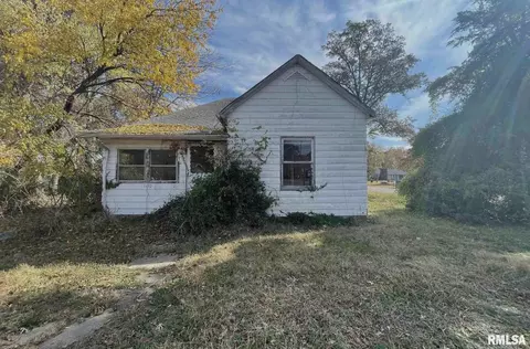 1110 S Main St, Benton, IL 62812