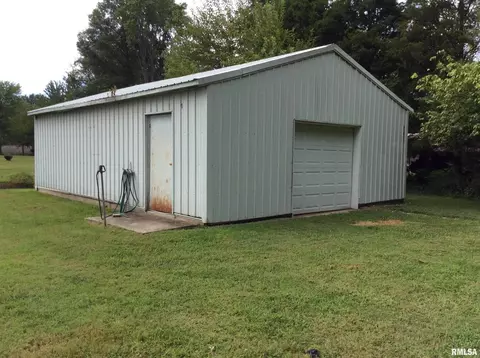 10 Mitchell Dr, Wayne City, IL 62895 photo 16