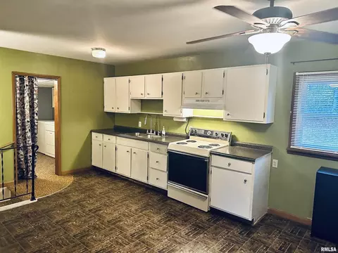 414 W High St, Anna, IL 62906 photo 4