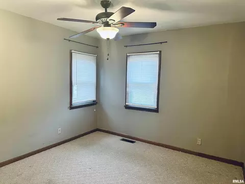 414 W High St, Anna, IL 62906 photo 8