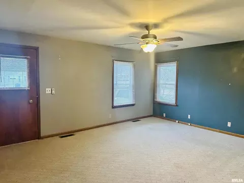 414 W High St, Anna, IL 62906 photo 2