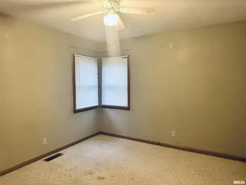 414 W High St, Anna, IL 62906 photo 6