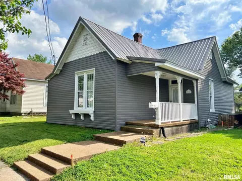 208 E 8th St, Metropolis, IL 62960