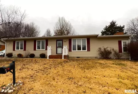 4 Shawnee Dr, West Frankfort, IL 62896