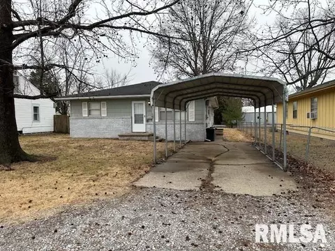 1104 E Carter St, Marion, IL 62959