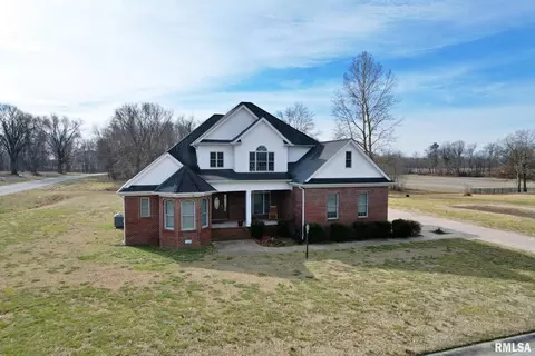 10 Deerfield Ln, Metropolis, IL 62960