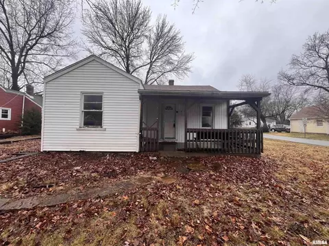 919 W Sycamore St, Carbondale, IL 62901