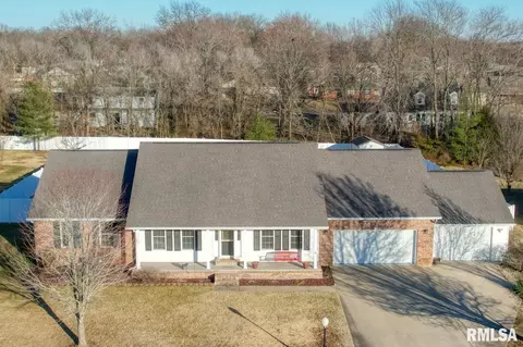 1622 Venable Dr, Carterville, IL 62918