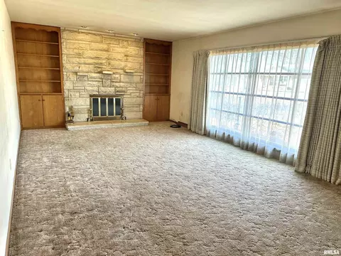 623 Nancy Dr, Centralia, IL 62801 photo 3