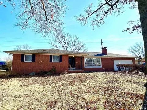 623 Nancy Dr, Centralia, IL 62801