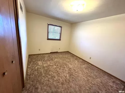 623 Nancy Dr, Centralia, IL 62801 photo 10