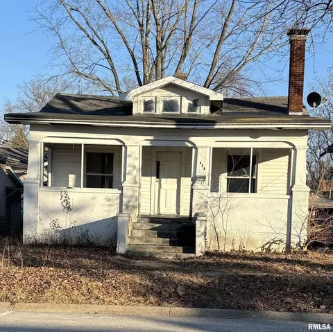 507 S Elm St, Centralia, IL 62801