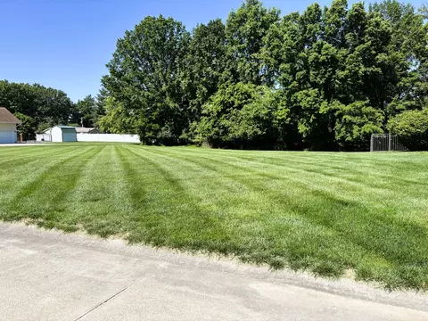 22 Clearlake Dr, Centralia, IL 62801 photo 2