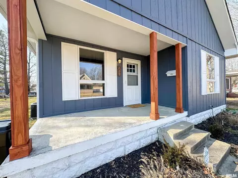 213 N 12th St, Herrin, IL 62948