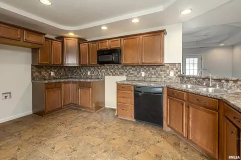 1809 Crown Rd, Herrin, IL 62948 photo 9