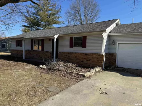 23 Crestview Dr, Irvington, IL 62848