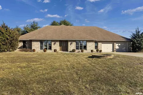 1601 Carmie Dr, Marion, IL 62959