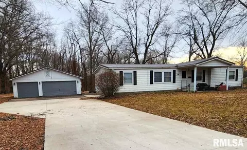 1006 Enterprise St, Benton, IL 62812