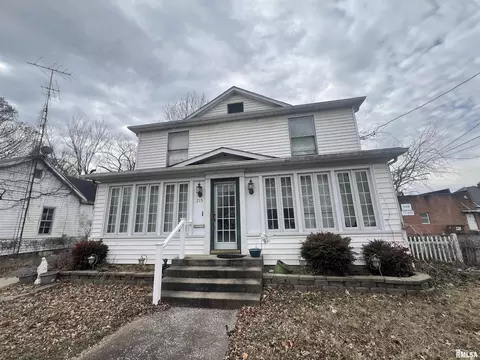 215 S 9th St, Murphysboro, IL 62966