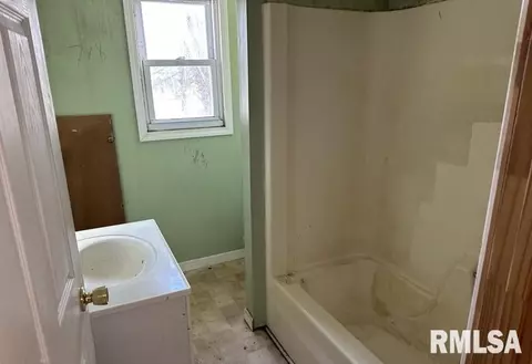 700 E Davie St, Anna, IL 62906 photo 16