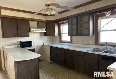 700 E Davie St, Anna, IL 62906 photo 11