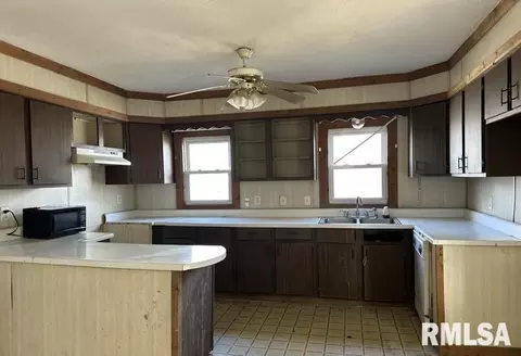 700 E Davie St, Anna, IL 62906 photo 13