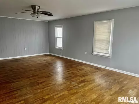 305 E Taylor St, Herrin, IL 62948 photo 8