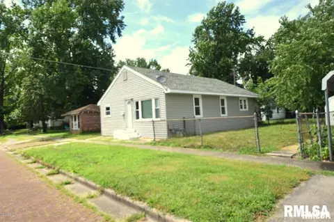 305 E Taylor St, Herrin, IL 62948