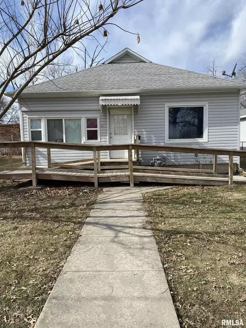 916 S Walnut St, Centralia, IL 62801