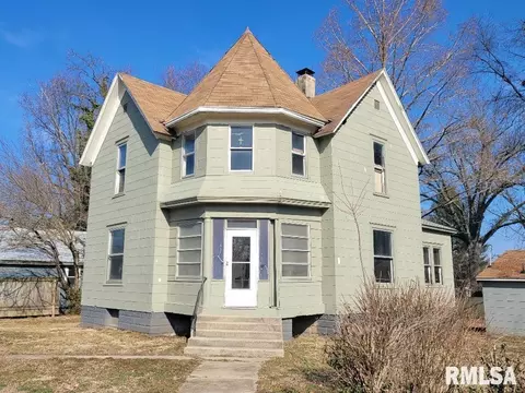 312 SE 7th St, Fairfield, IL 62837