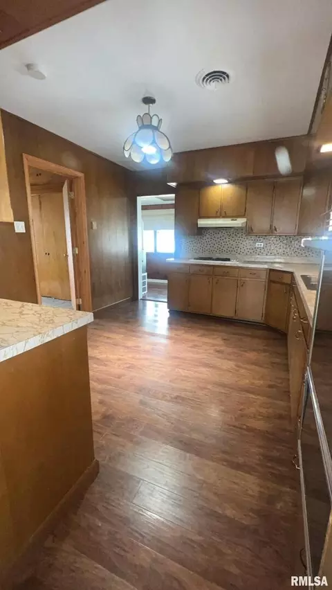 125 S State St, Christopher, IL 62822 photo 11