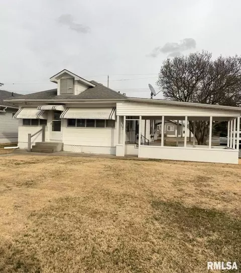 125 S State St, Christopher, IL 62822 photo 3