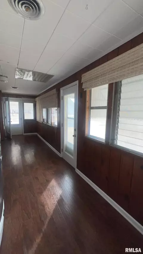 125 S State St, Christopher, IL 62822 photo 8