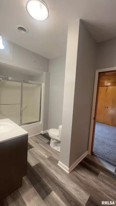 125 S State St, Christopher, IL 62822 photo 17