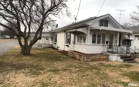 125 S State St, Christopher, IL 62822