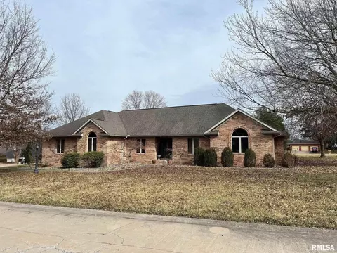 1303 Camden Ct, Marion, IL 62959