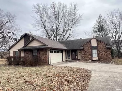1009 Shawnee Dr, Carterville, IL 62918