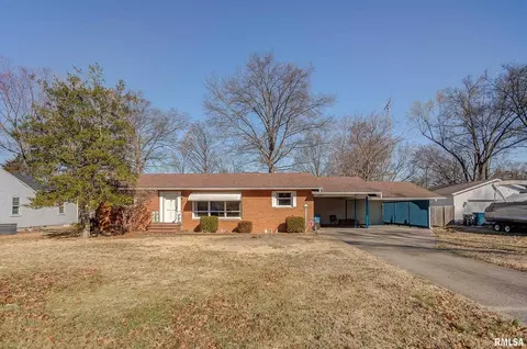 615 W 6th St, Benton, IL 62812